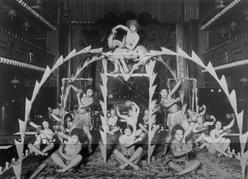 Schönheitstanz und Straßenkampf. St. Pauli vor einhundert Jahren.